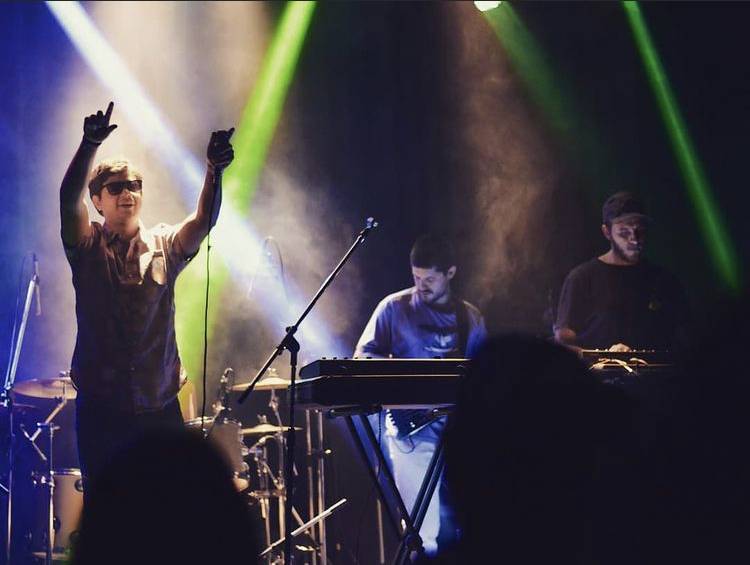 NOCHE DE JUGOS LOCOS.