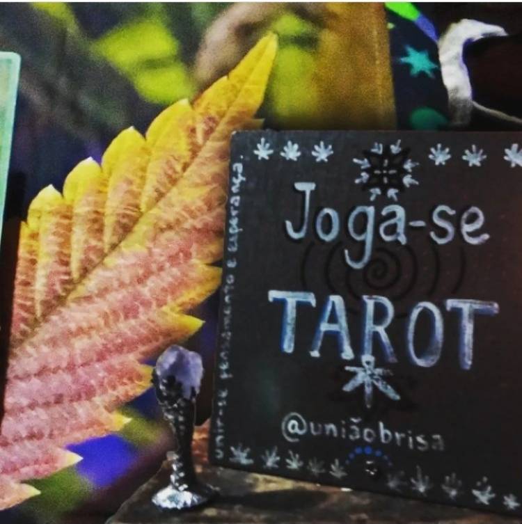 UMA BELA CONEXÃO: TAROT Y CANNABIS.